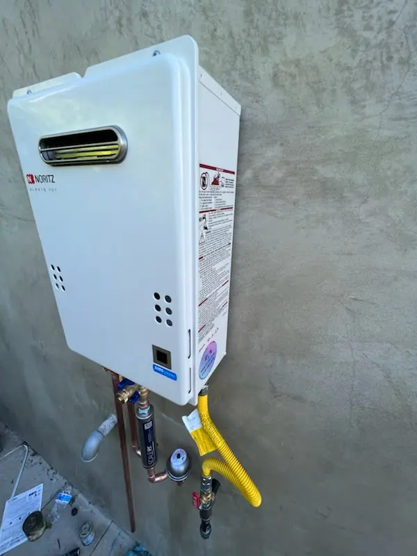 Tankless water heater installation for Downtown El Monte homes